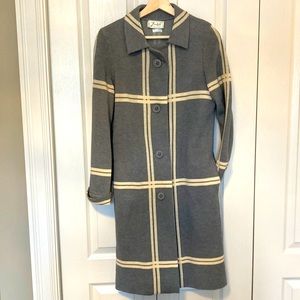 Gorgeous Joufel vintage light wool coat. Grey & cream. Buttons & pockets…